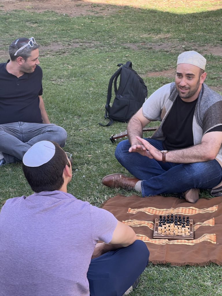 הצגת יחיד סיור סליחות מוזיקלי בנווה צדק
